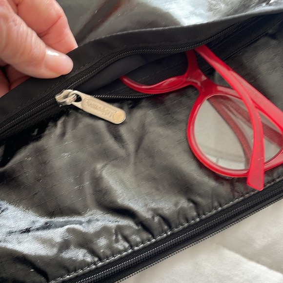 LESPORSAC BLACK GLOSS CROSSBODY - Picture 4 of 9